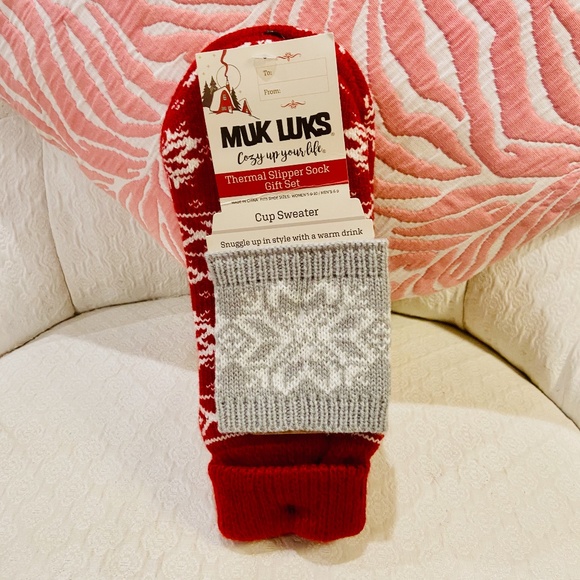 D20-NEW MUK LUKS Women's Thermal Ankle Slipper Sock Gift Set with Cup Sweater - Picture 2 of 7